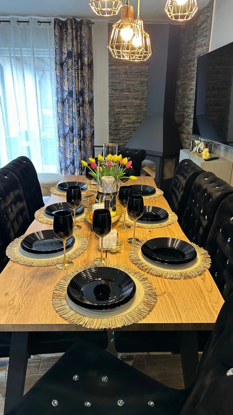 Kacper - stół w jadalni