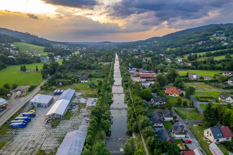 Okolica domków - widok z drona