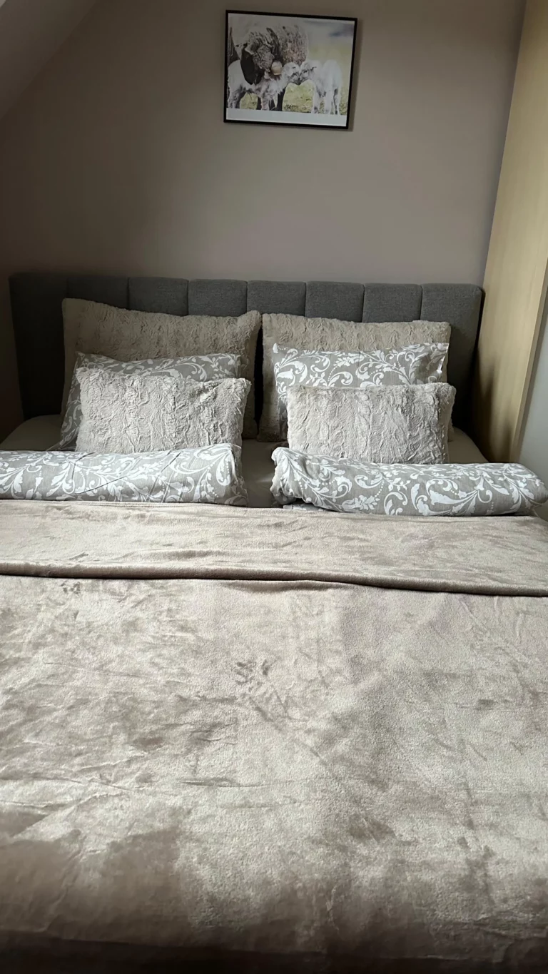 Aleksander - łózko w sypialni nr 1