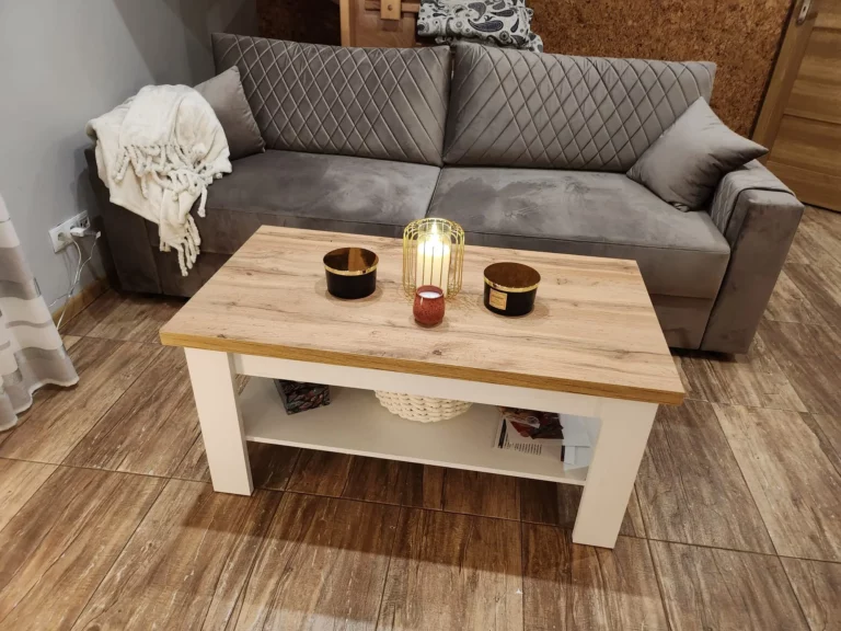 Aleksander - stolik w salonie