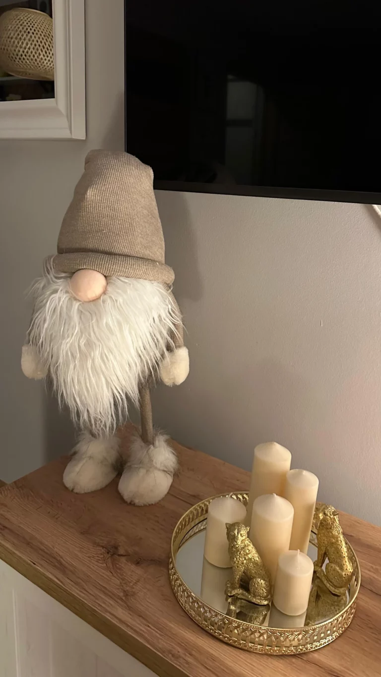 Aleksander - ozdoba w salonie