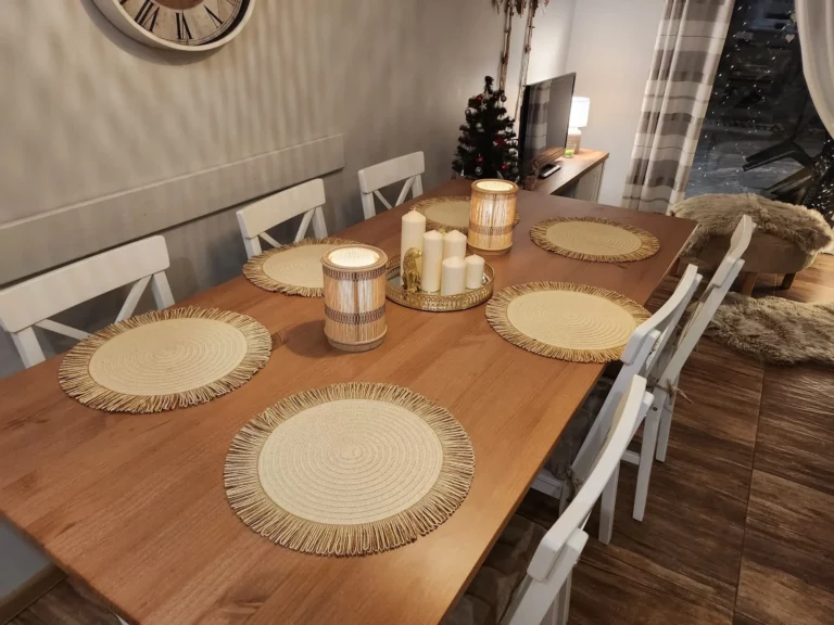 Aleksander - stół w jadalni